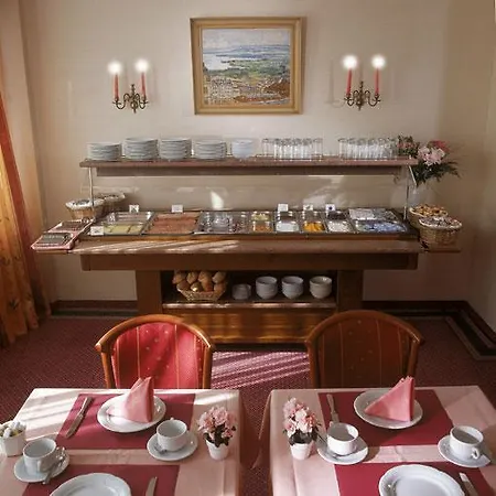 Ibis Centre Nations Hotel 3*