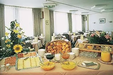 Ibis Centre Nations Hotel 3*